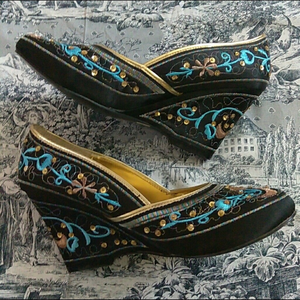 Wild Rose Size 11 Embroidered Wedges